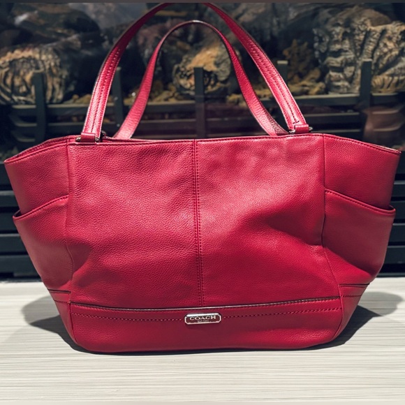 COACH Park carrie CRIMSON RED Pebbled Leather TOTE..
OS - Picture 1 of 16